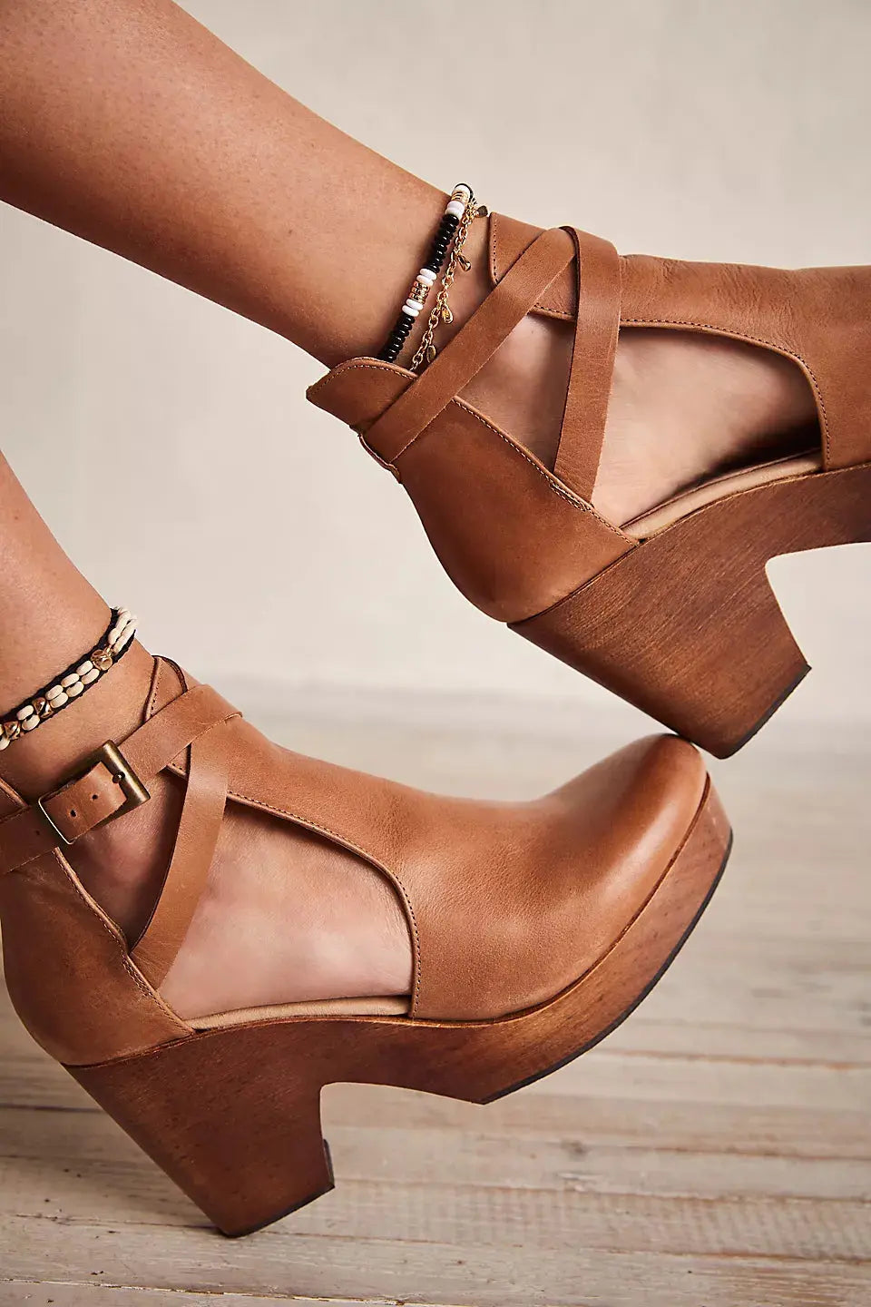 Cedar clog hot sale