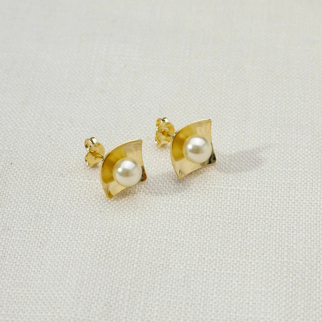 18k Gold Filled Pearl Stud Earrings In A Square Plate GoldFi