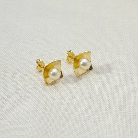 18k Gold Filled Pearl Stud Earrings In A Square Plate GoldFi