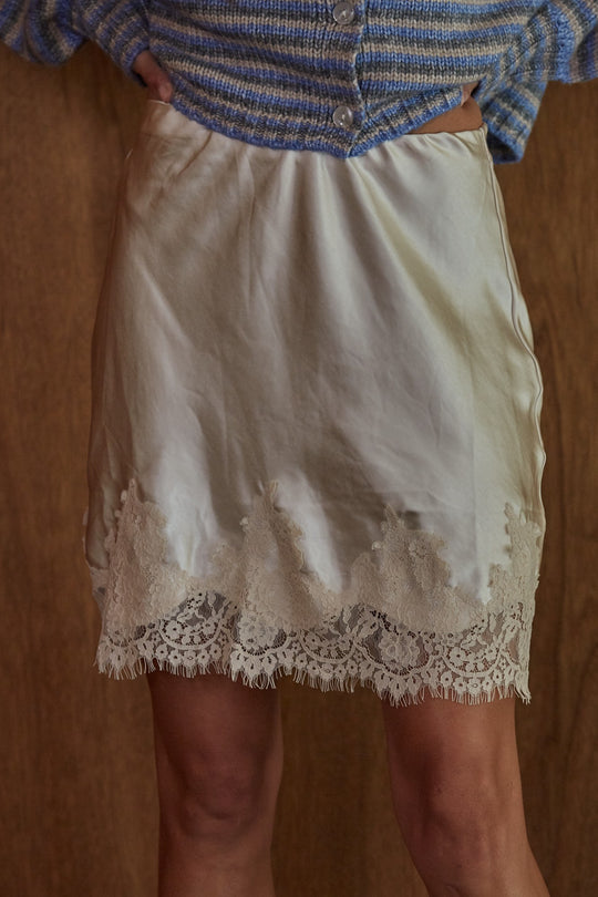 Maisy Lace Mini Skirt