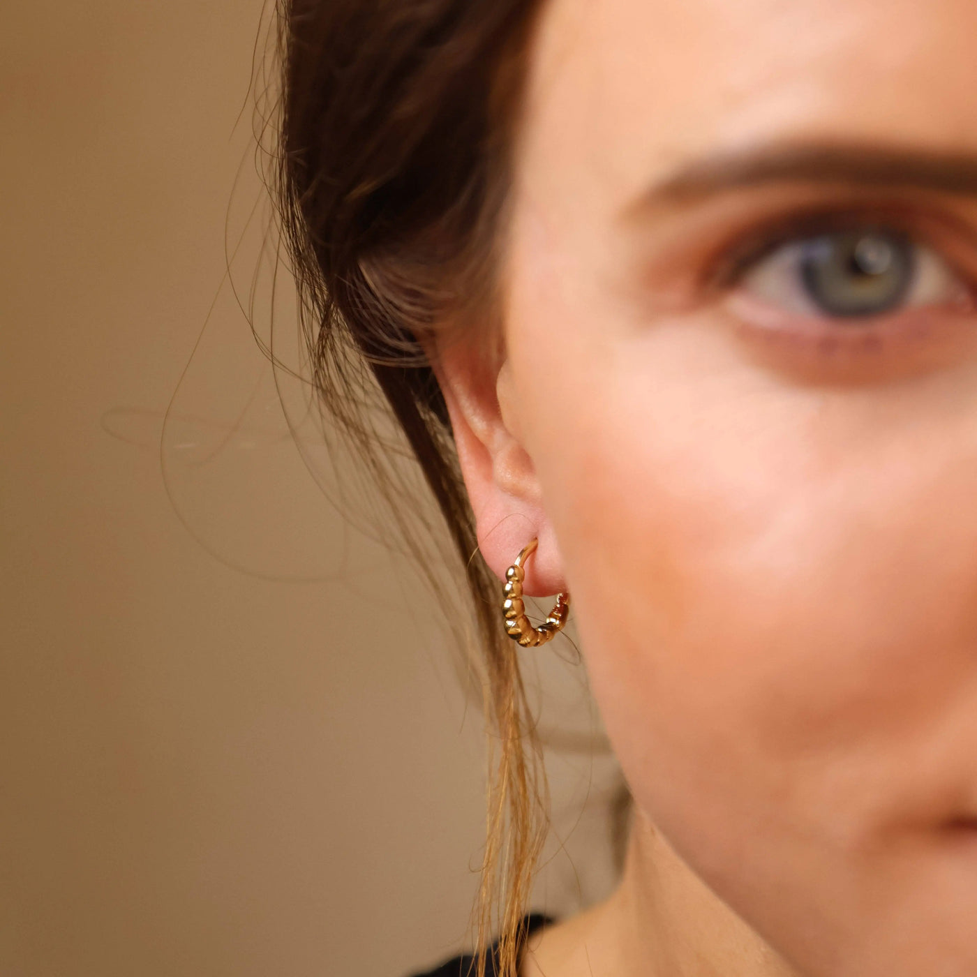 18k Gold Filled 15mm Gradient Beaded Clicker Hoop Earrings GoldFi