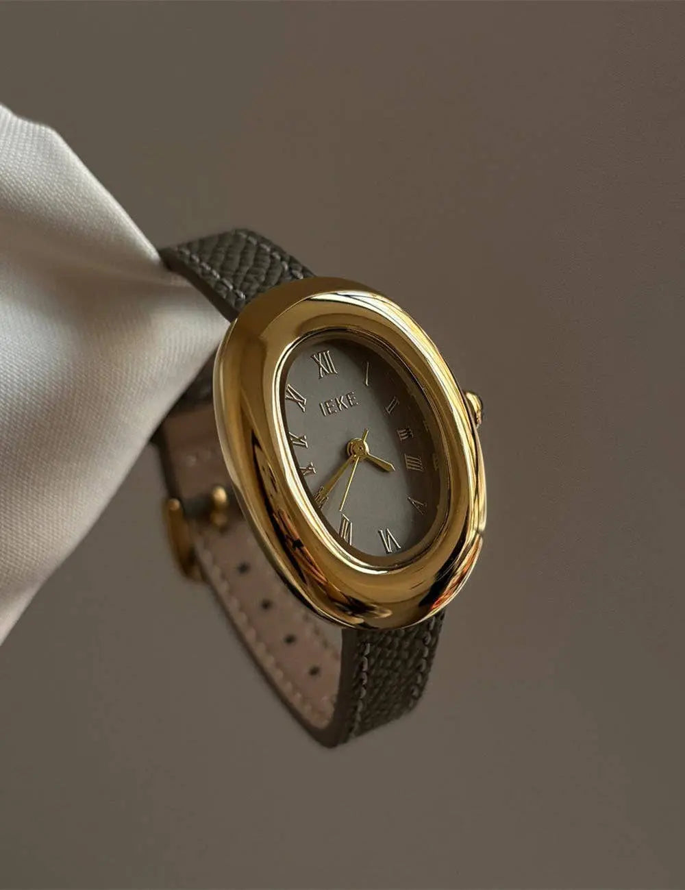 Minimalist Small Dial Leather Strap Quartz Watch DP25F749 Dipped Shop