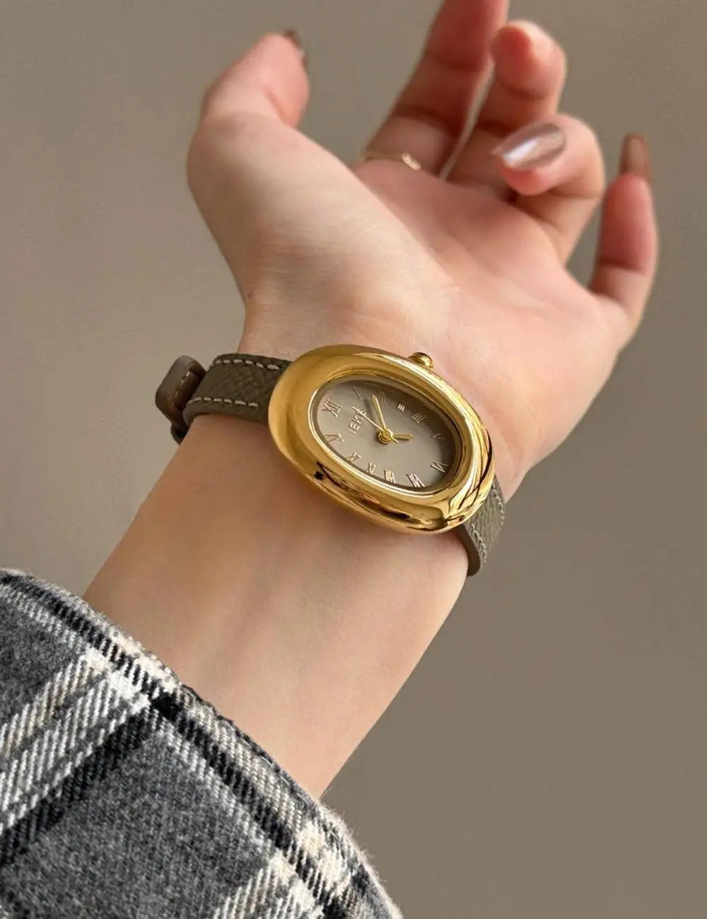 Minimalist Small Dial Leather Strap Quartz Watch DP25F749 Dipped Shop