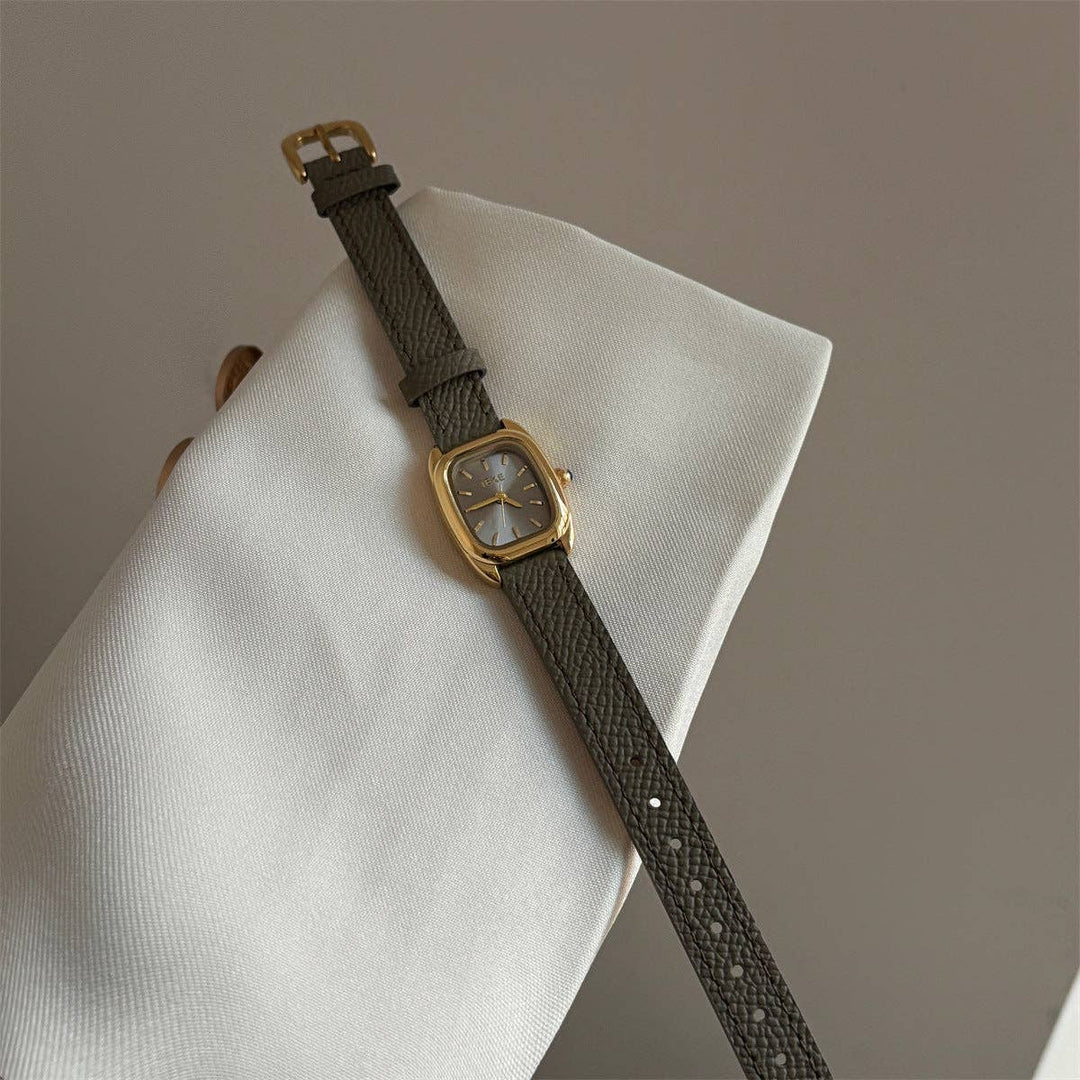Minimalist Small Dial Leather Strap Quartz Watch DP25F749 Dipped Shop
