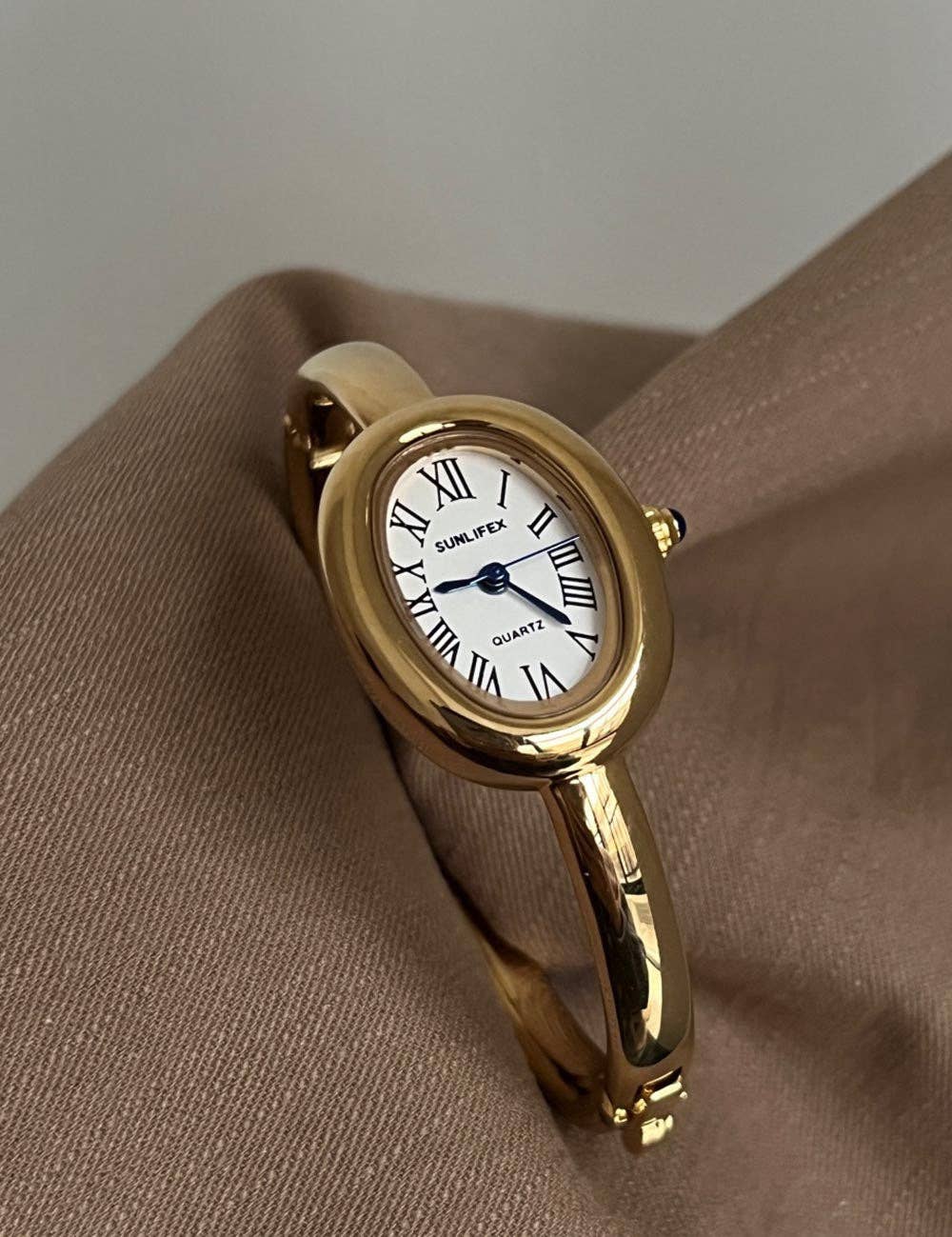 Trendy Oval Dial Gold Quartz Wrist Watch